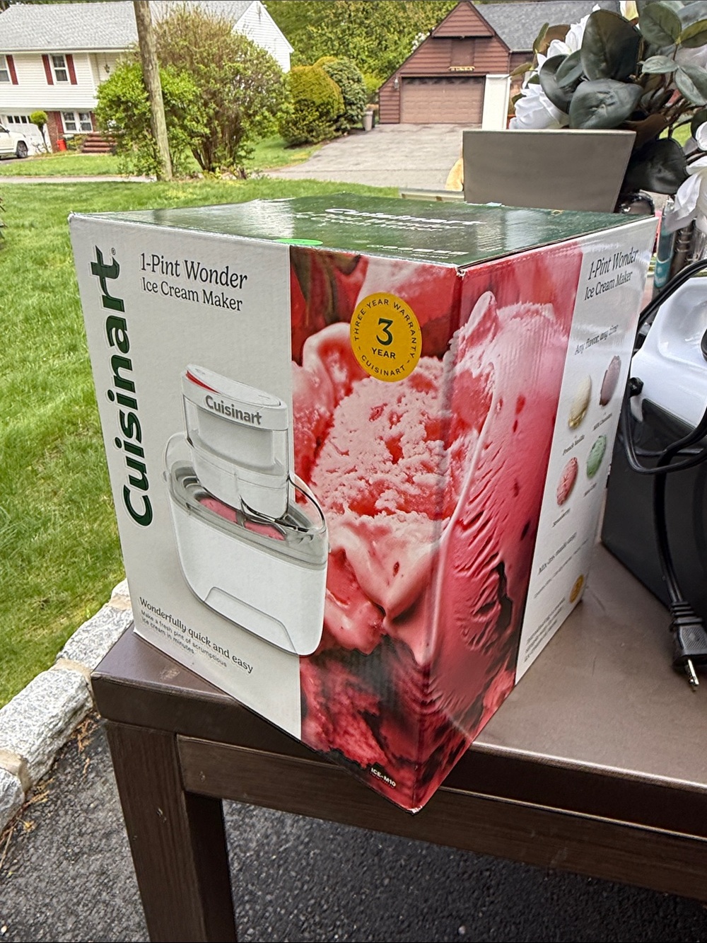 Cuisinart White and Pink 1-Pint Wonder Ice Cream Maker Boxed
